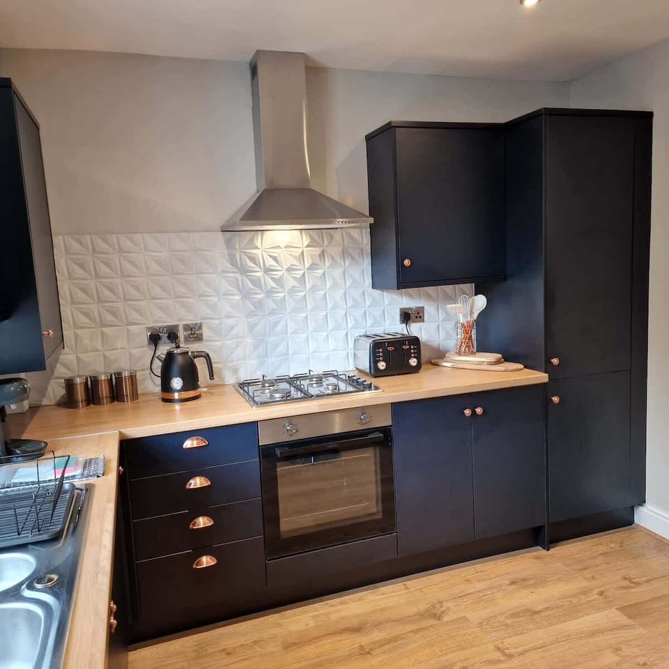 Kitchen: with plenty of storage space the kitchen is perfect for cooking up a storm.