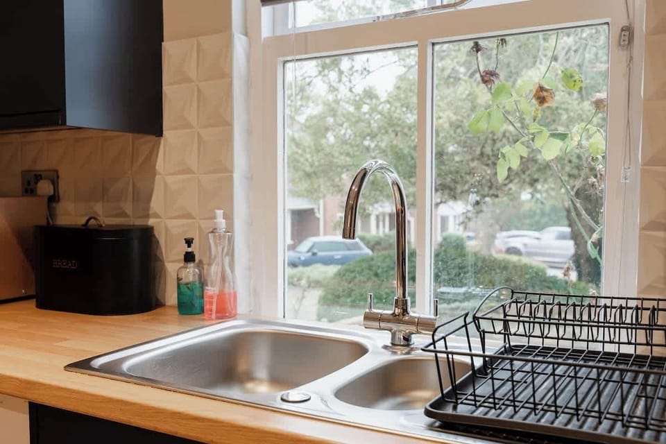 Kitchen: enjoy a nice view out onto greenery & trees from the well equipped kitchen.