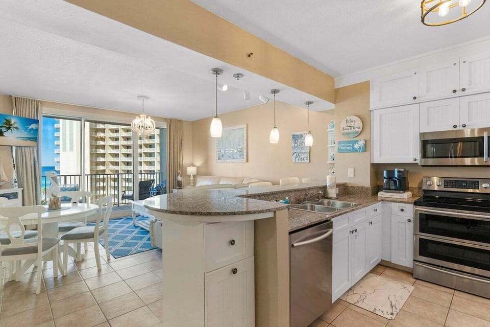 Fully applianced kitchen