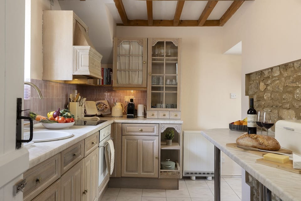 Orchard Cottage Kitchen - StayCotswold