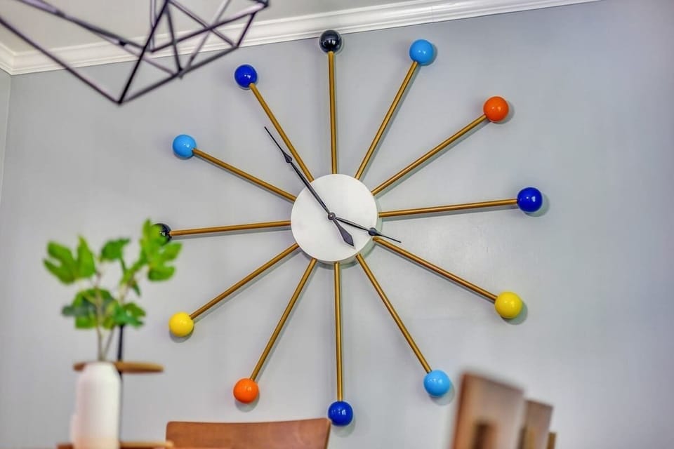 & then there's the clock. Oh the clock.  (it tells real time)