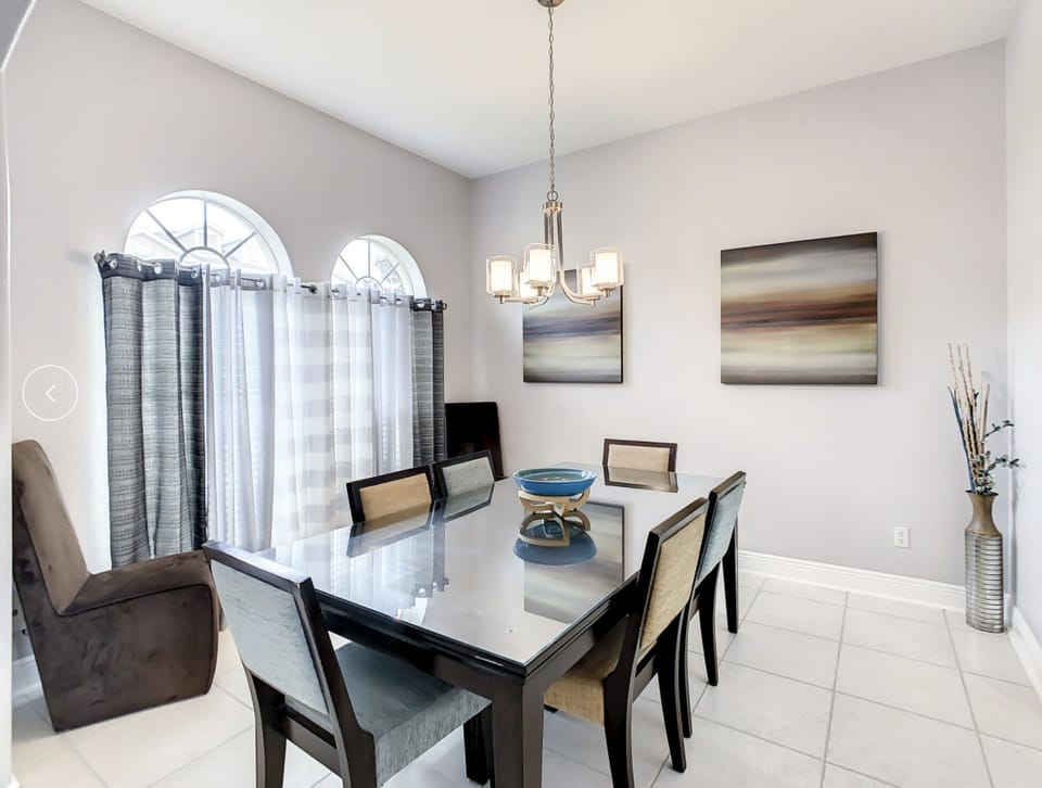 Dining room with seating for 6