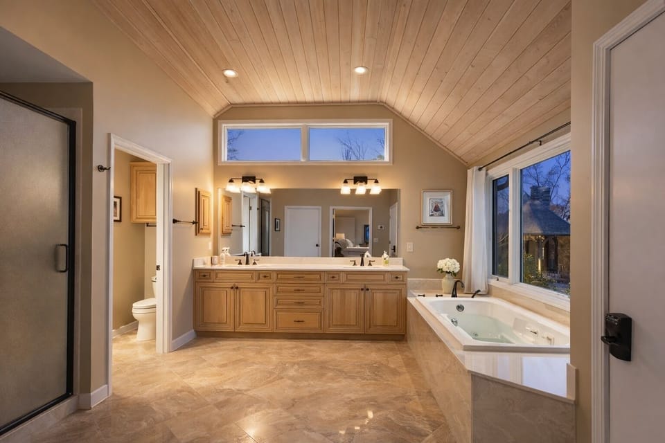 Master suite bathroom