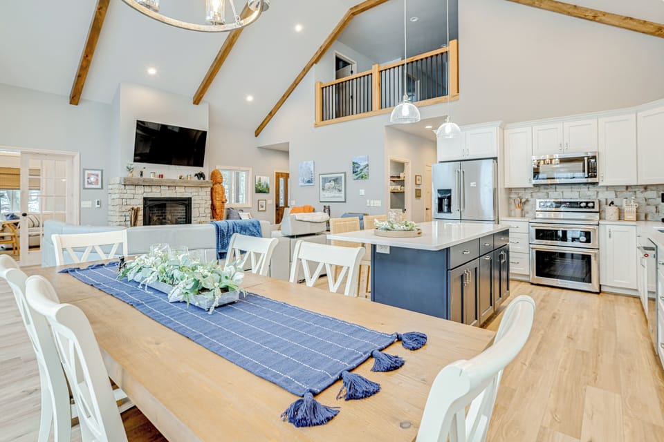 Dining Area | Dishware & Flatware Provided | 1st Floor