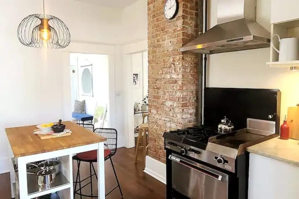 commercial-style gas stove with a griddle for those made-with-love breakfasts. 