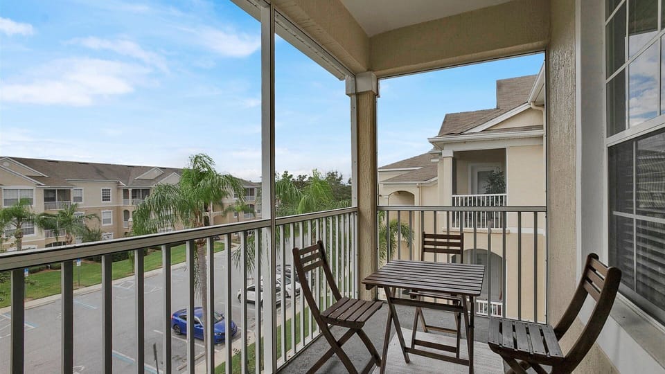 Beautiful 3 bed 2 bath condo located in Windsor Palms Resort
