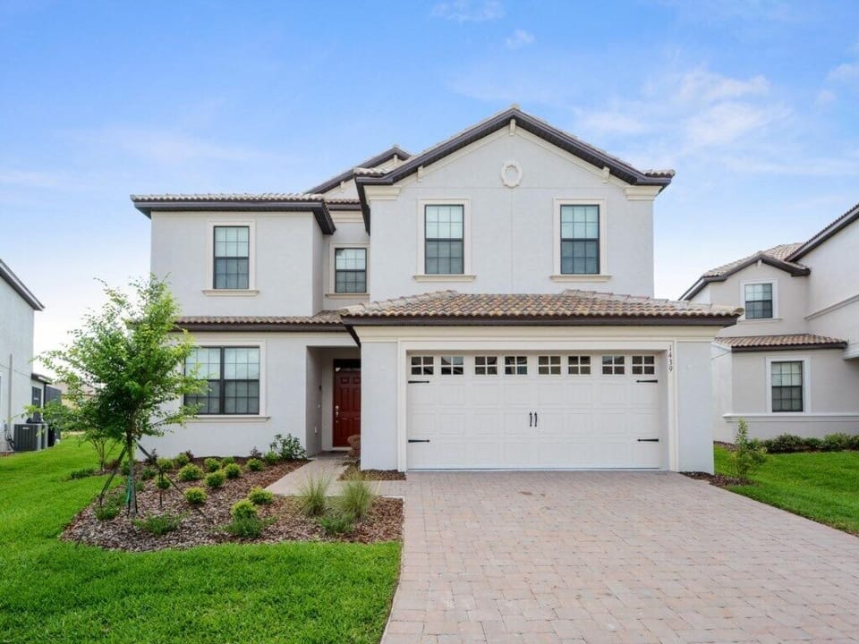 Beautiful 6 bed 6 bath villa located in The Retreat at Champions Gate