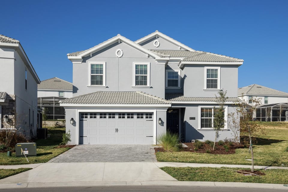 Beautiful 6 bed 5 bath villa located in The Retreat at Champions Gate