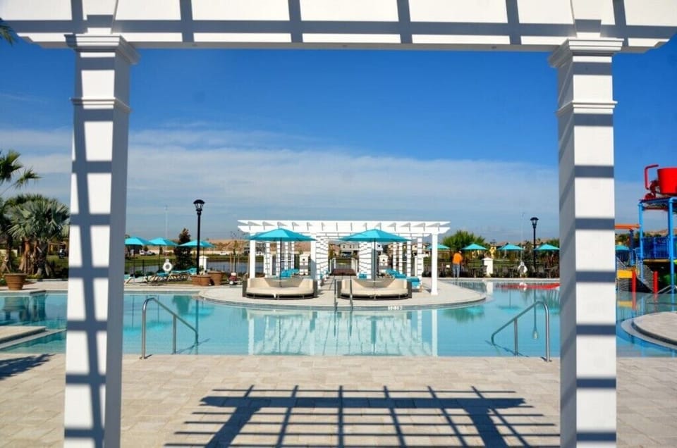 Beautiful 7 bed 5.5 bath villa located in Windsor At Westside Resort