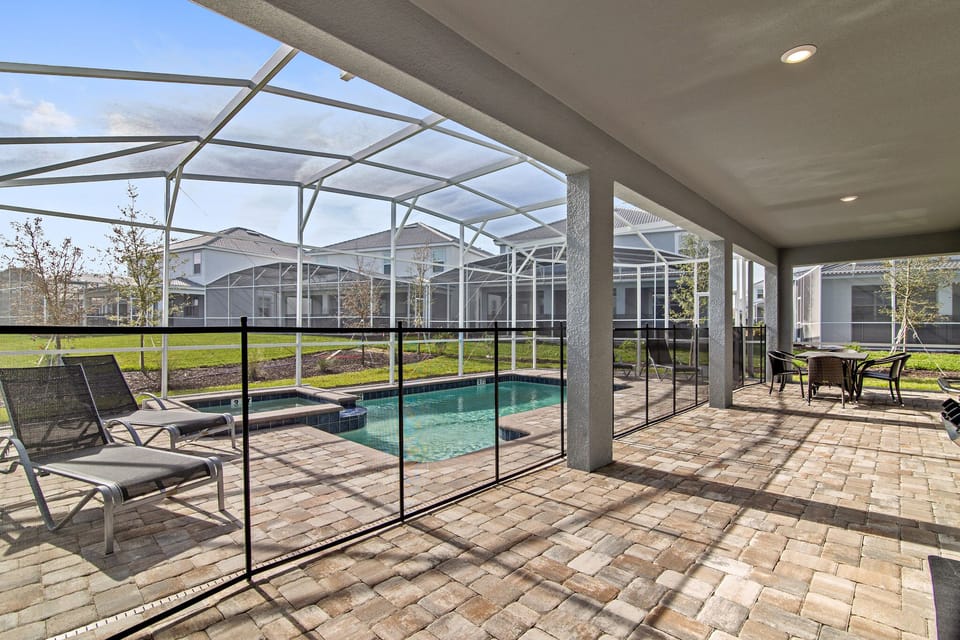 Beautiful 8 bed 5 bath townhome located in The Retreat at Champions Gate