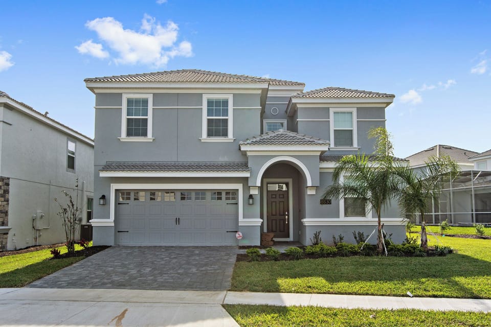 Beautiful 8 bed 5 bath townhome located in The Retreat at Champions Gate