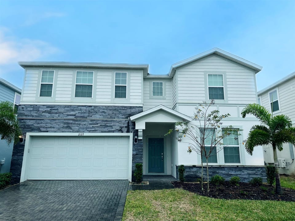 Beautiful 10 bed 8 bath villa located in Windsor Island