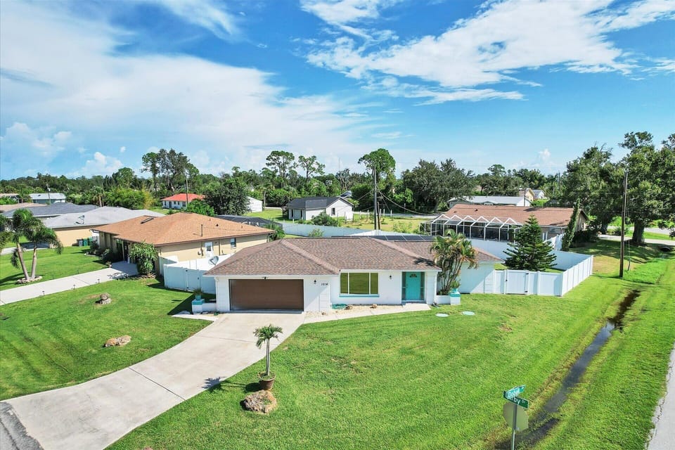 Beautiful 2 bed 2 bath villa located in Charlotte Harbor Area