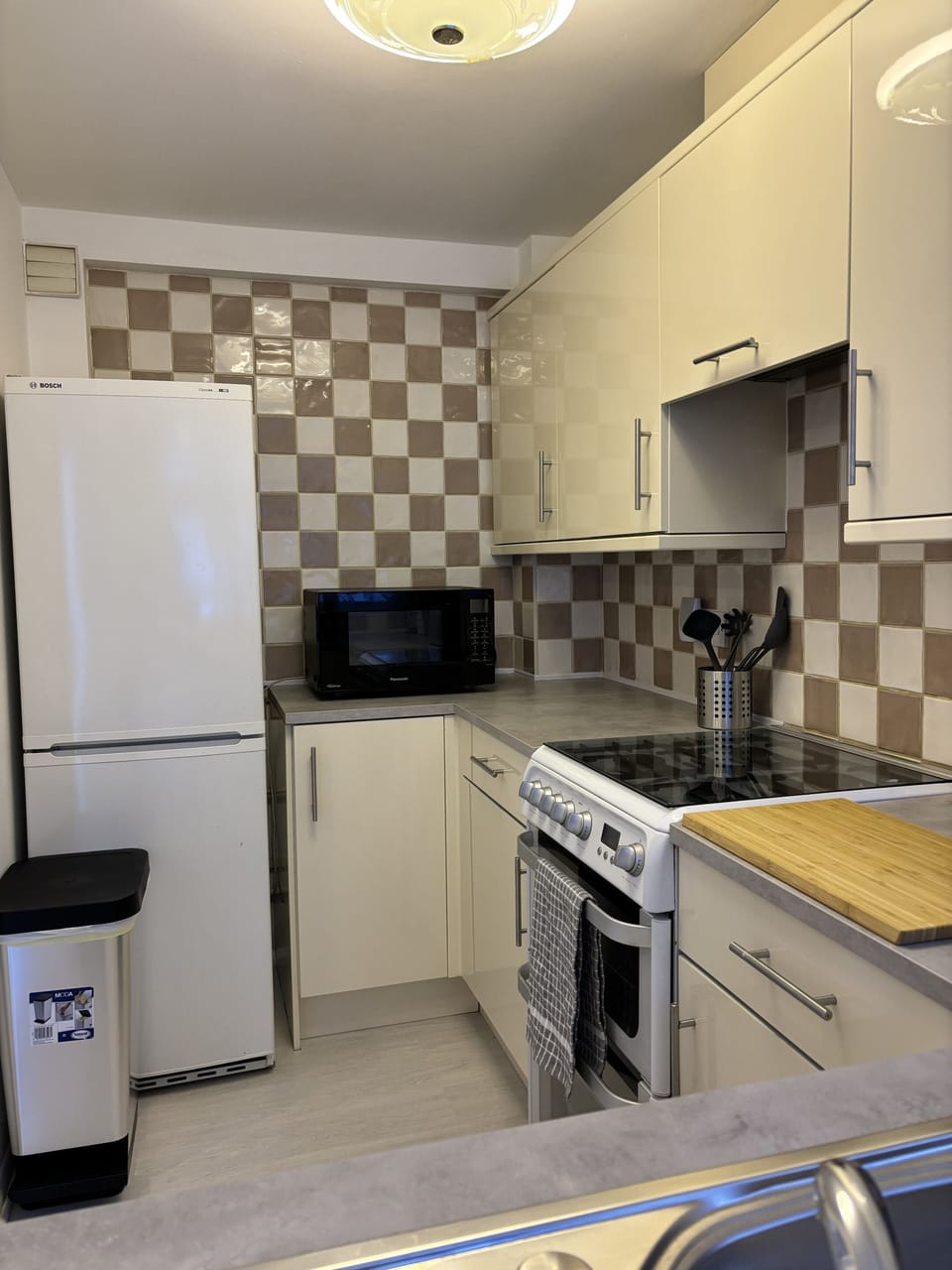 Fully fitted kitchen ready for a storm to be cooked!