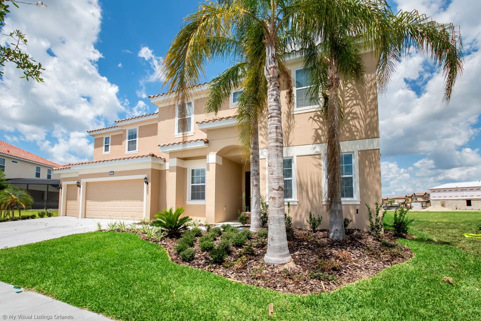 Beautiful 14 bed 11 bath villa located in Solterra Resort