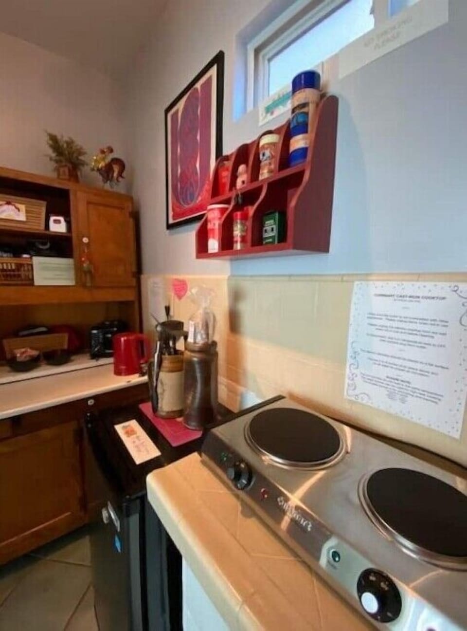 Refrigerator and 2-burner cooktop.