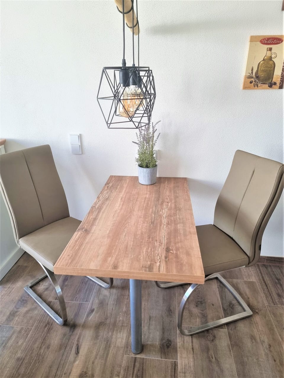 cozy and loving dining area (baby chair can be booked free of charge)