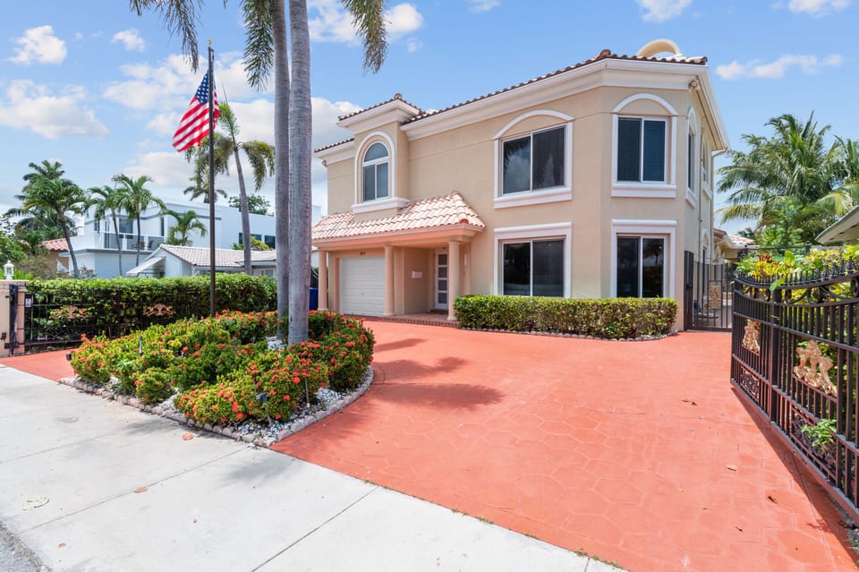 FRONT OF HOUSE WITH LARGE DRIVEWAY FOR PARKING
