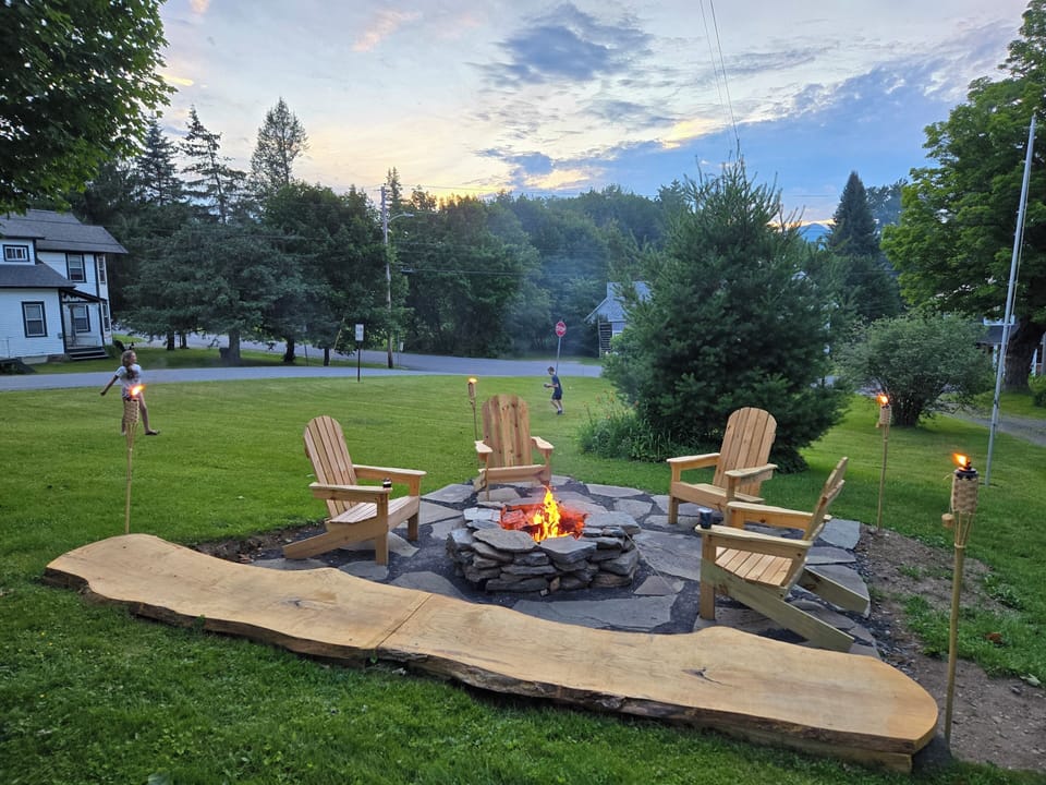 Outdoor firepit with plenty of seating