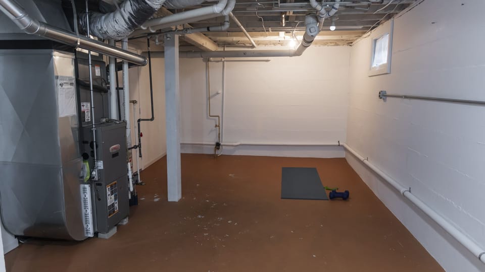 Big open area in basement for working out, storage, etc.