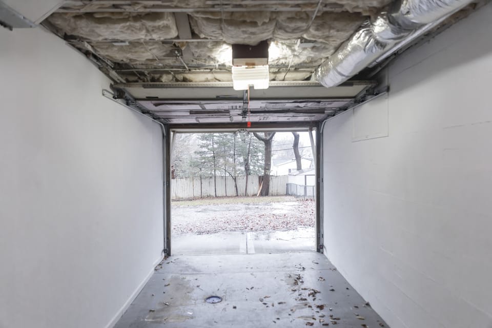 One car garage.
