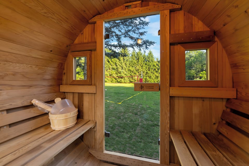 Experience the ultimate in relaxation in this spacious barrel sauna.