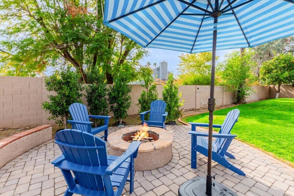 Cozy & secluded firepit lounge