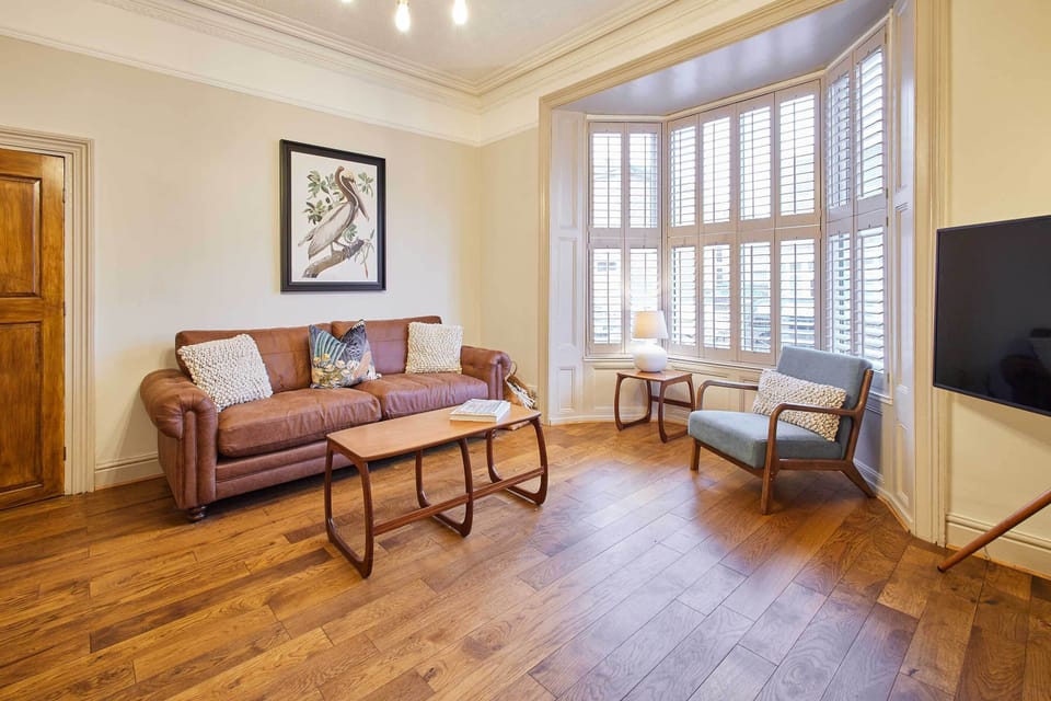 Emerald Beach House, Saltburn-by-the-Sea - Host & Stay