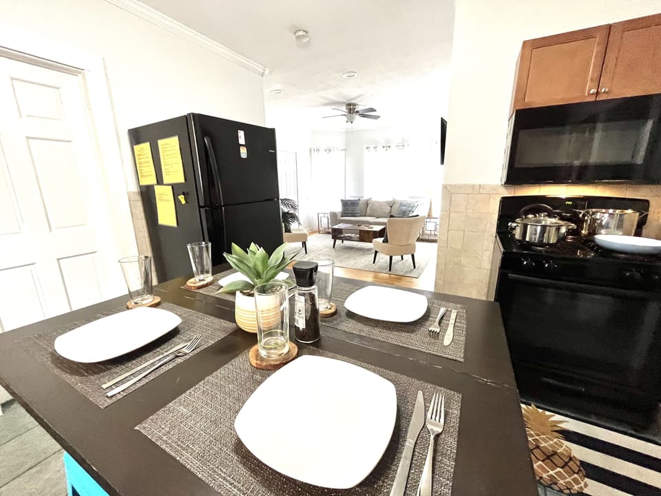Eat in kitchen on the 1st fl. 