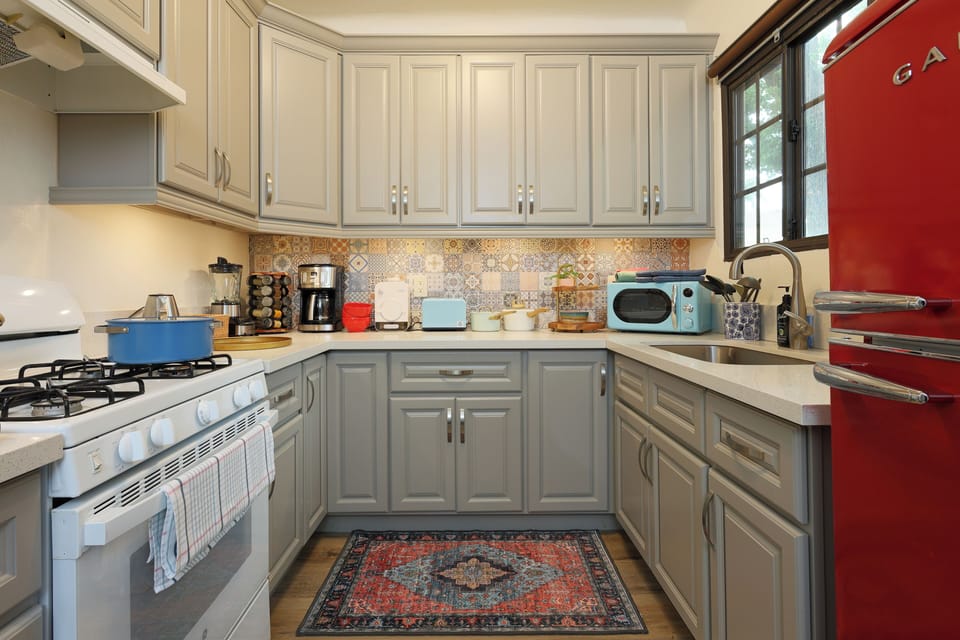 Cook with ease using the modern oven and stove.