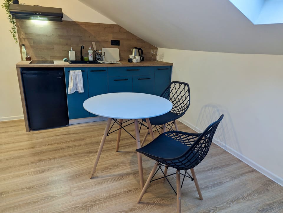 Private kitchen fully equipped. (1)