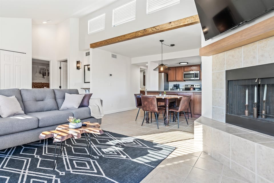 Feel the natural beauty of our open floor.
