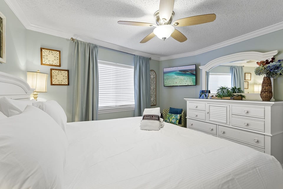 24-Mainsail-433-Guest-Bedroom-Alt