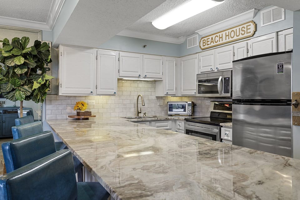 24-Mainsail-433-Kitchen