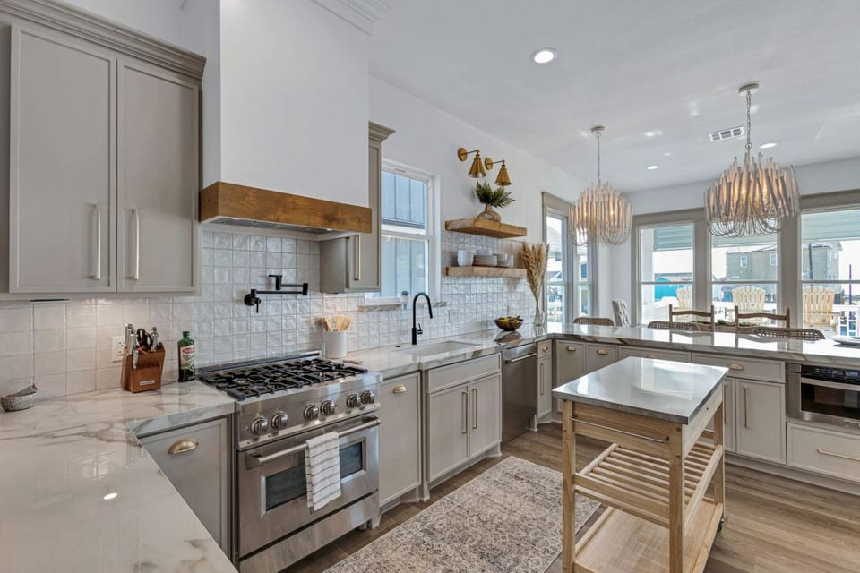 Ignite your culinary passions in our fully stocked kitchen, complete with a sleek gas stove for gourmet creations
