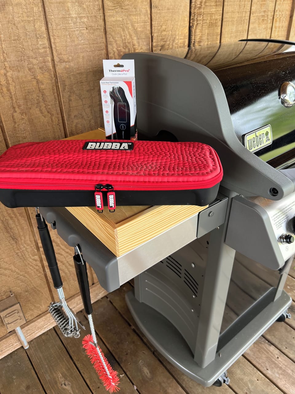 We provide everything you need for the outdoor grill master to shine.