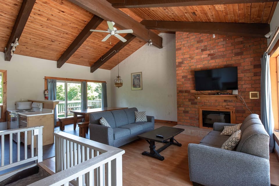 "Bear" - Open concept living, dining & kitchen