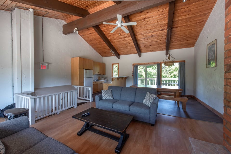 Open concept living, dining & kitchen