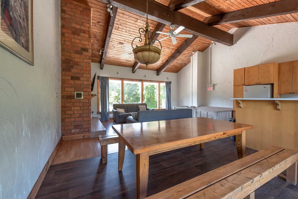 Open concept living, dining & kitchen