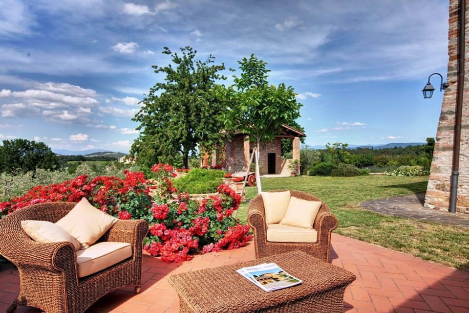 Balcony / Terrace / Patio, Building Exterior, Garden, Pool, Spring, Summer