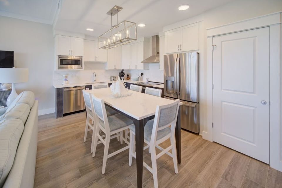 A cozy corner in the kitchen for intimate meals and morning coffee.
