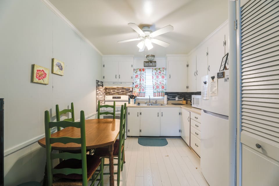 Dining Area | Single-Story Condo | Open Floor Plan | Free WiFi