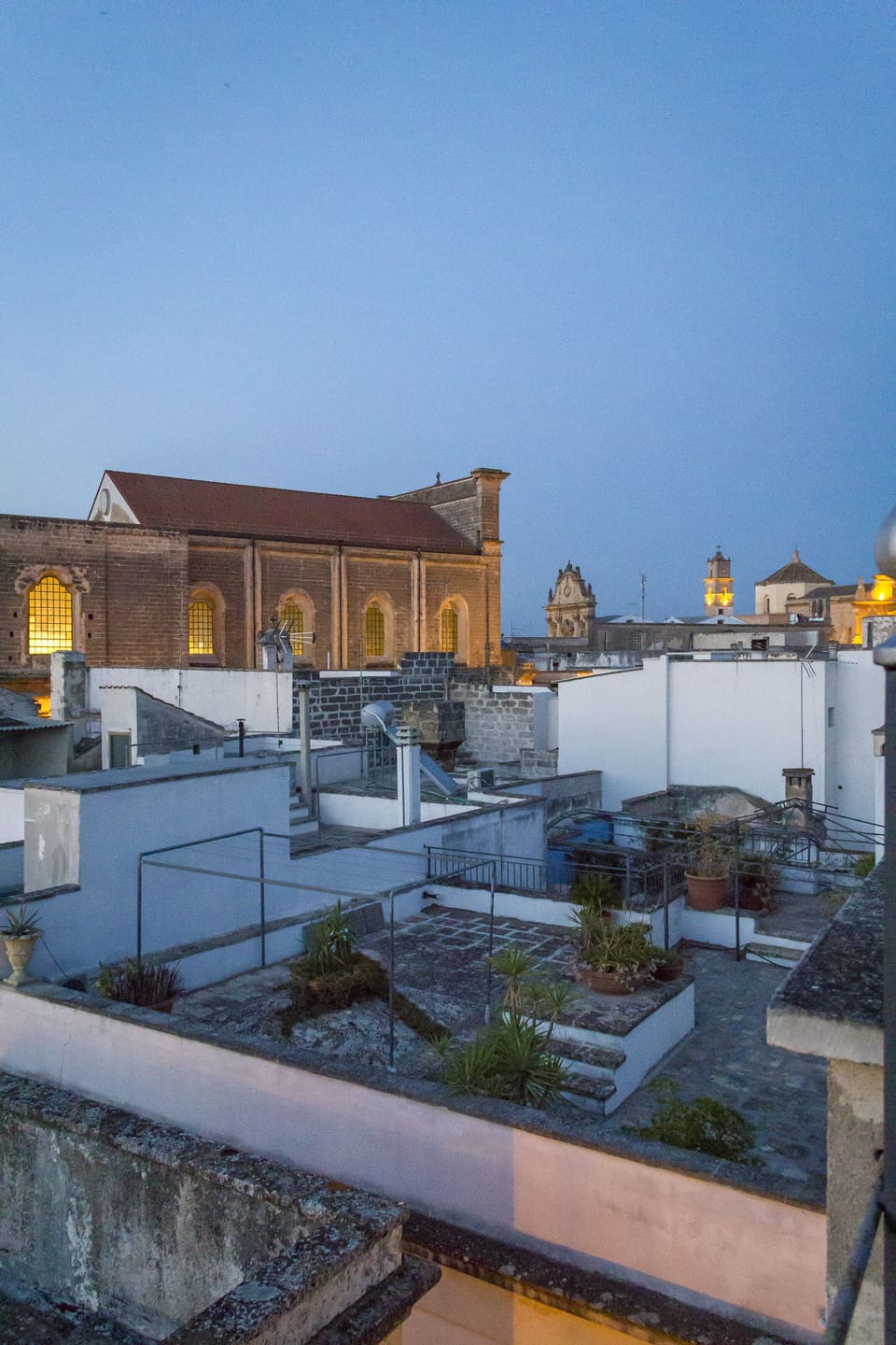 The view from the roof terrace. La vista dal terrazzo sul tetto.