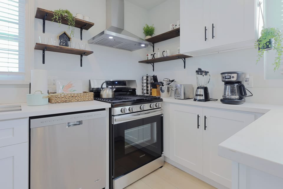 Full kitchen