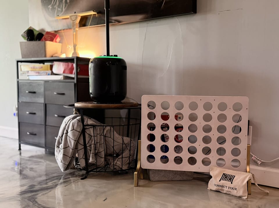 Connect four in game room