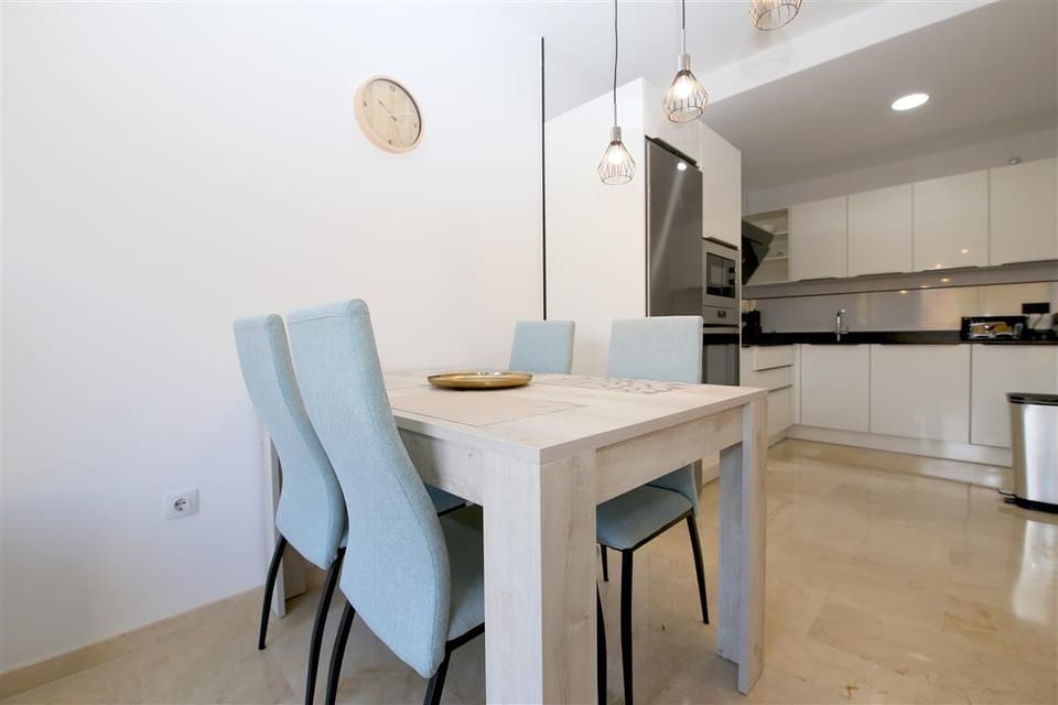 Dining area next to the kitchen with space for four guests