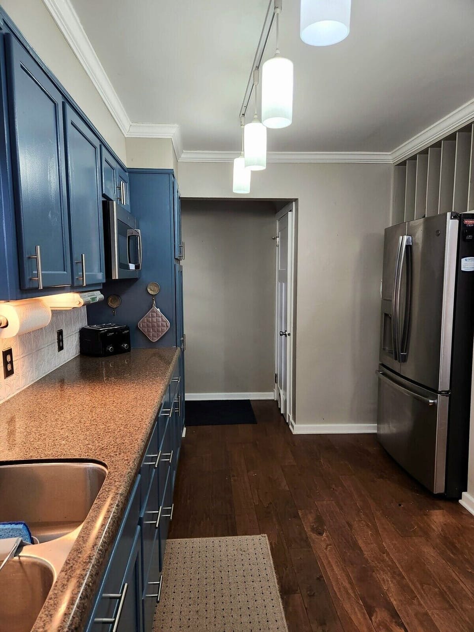 Kitchen w/ Stainless Steel appliances