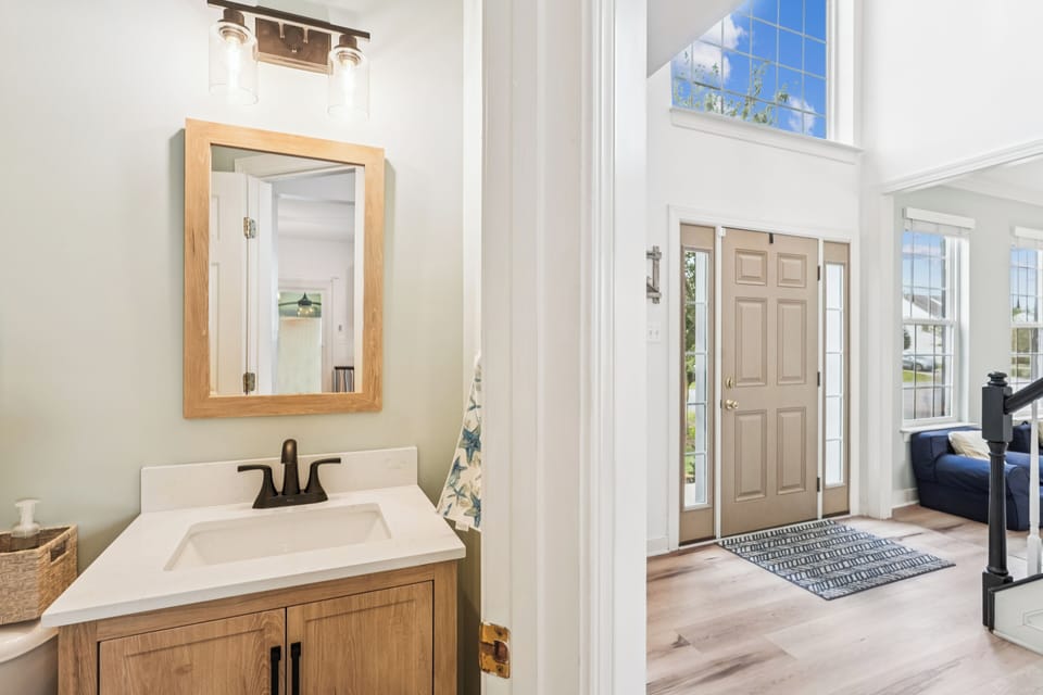Main Level,Powder Room,