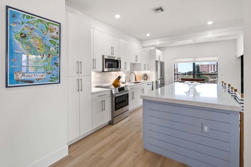 Kitchen and breakfast bar