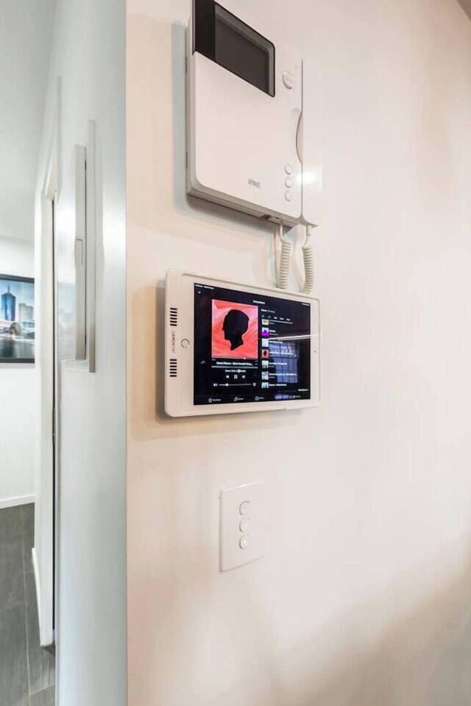 Listen to your music throughout the apartment thanks to an integrated sound system which adds to the vibe.
